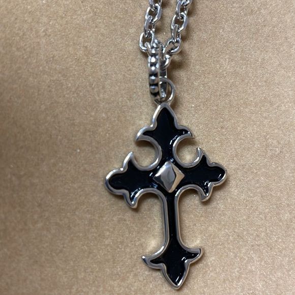 Black and silver cross necklace - Picture 5 of 9